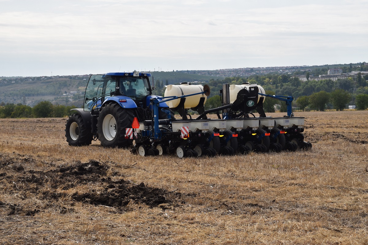UCIP IFAD invită furnizorii autorizați de tehnică și echipament agricol naționali la sesiunea de informare și consultanță pre-licitație „Dotarea cu echipament agricol a unei școli de cîmp”